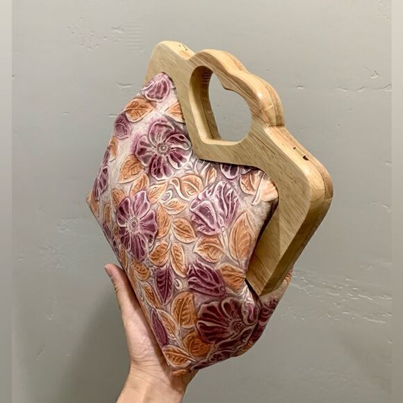 Free Coin Purse With Handmade Genuine Leather Floral Embossed Wooden Frame Bag - Picture 8 of 16